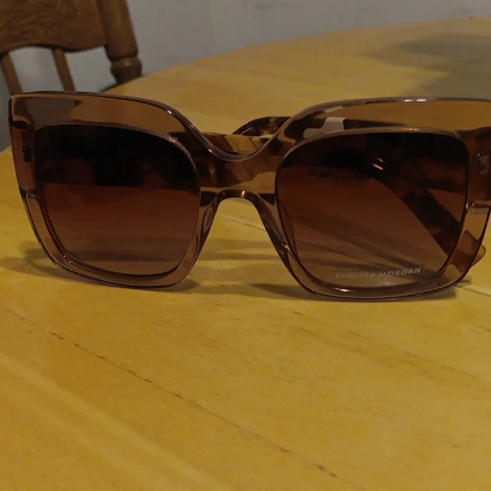 Brown Oversized Square Sunglasses with Gradient Lenses - Picture 4 of 4
